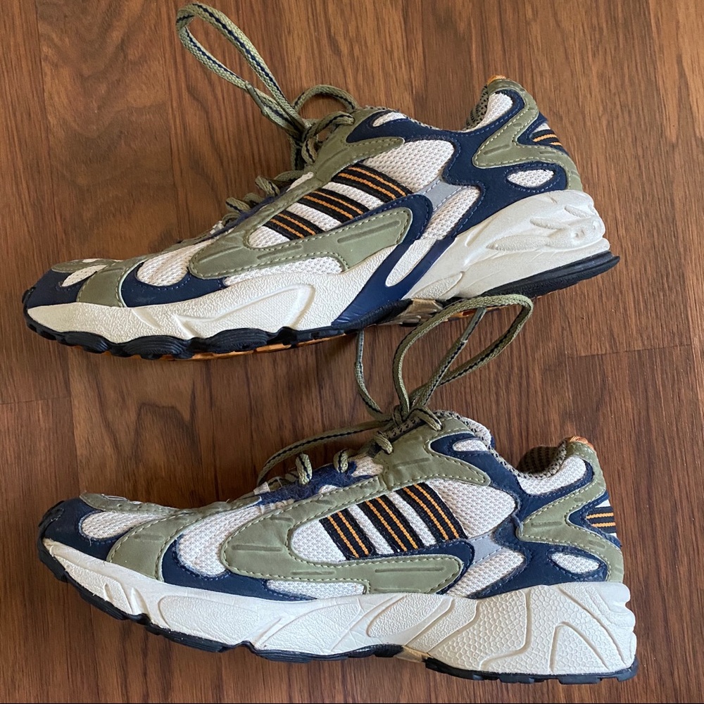 Adidas size 6 sneakers - Picture 5 of 8